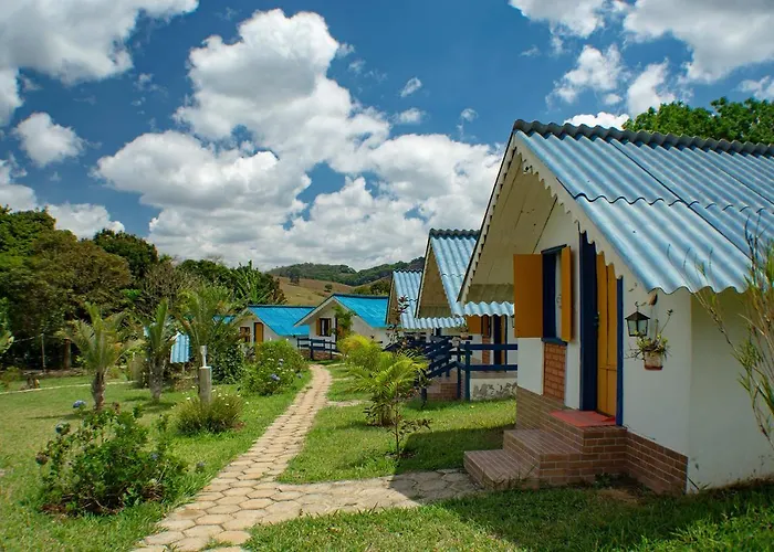 Pousada com piscina: João e Maria Restaurante e Chalés